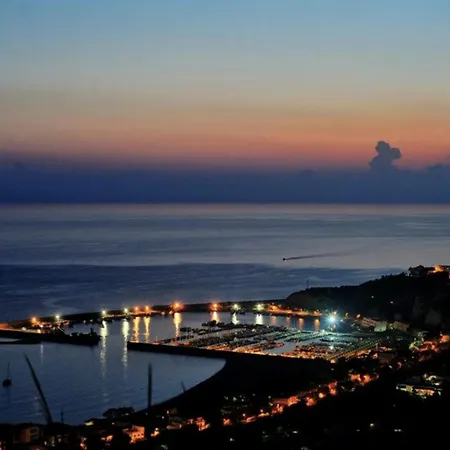 Sulla Riva Di Lampetia *
