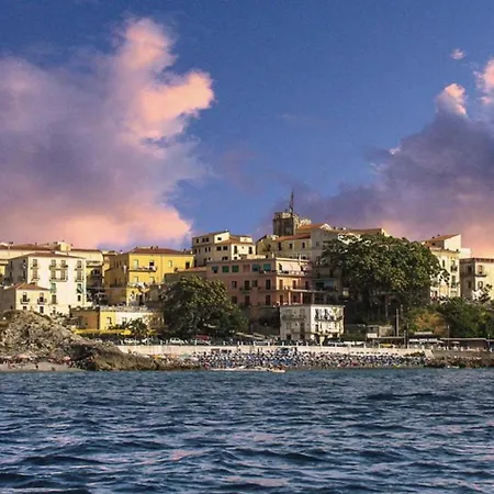 Sulla Riva Di Lampetia
